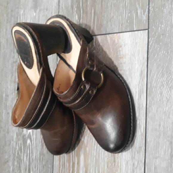 Frye dark brown leather clogs. Size 8 - Picture 13 of 13